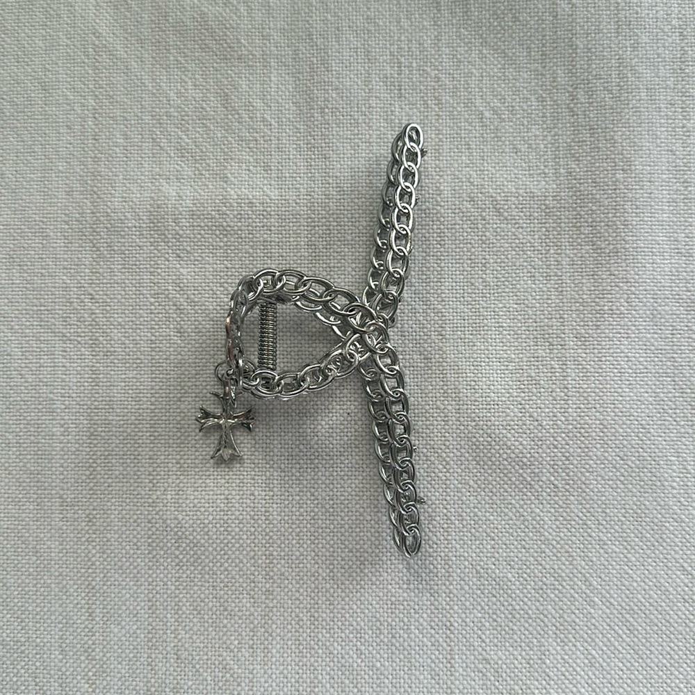 Dalmata gothic cross hair clip.